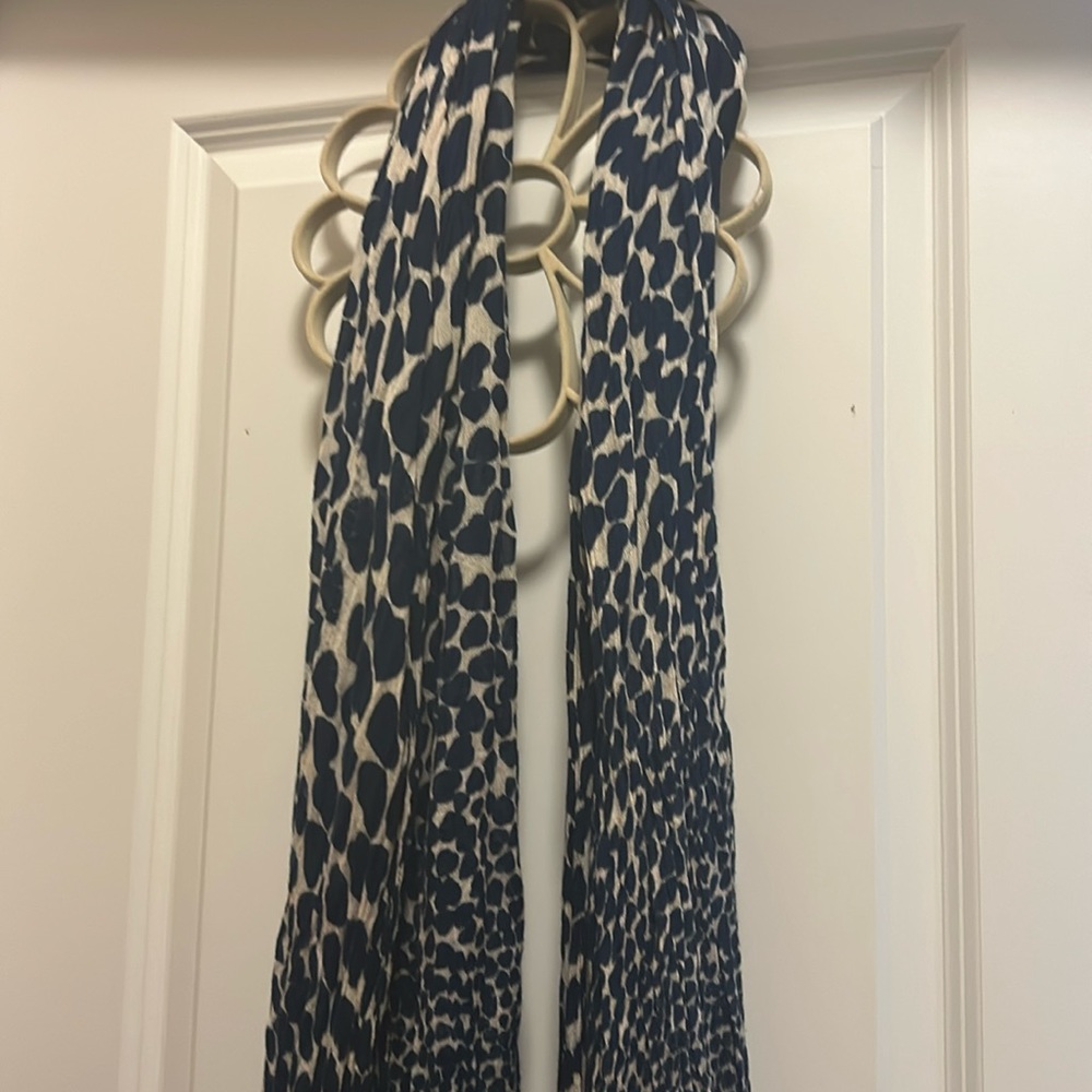 Beautiful, Large Scarf/Wrap!